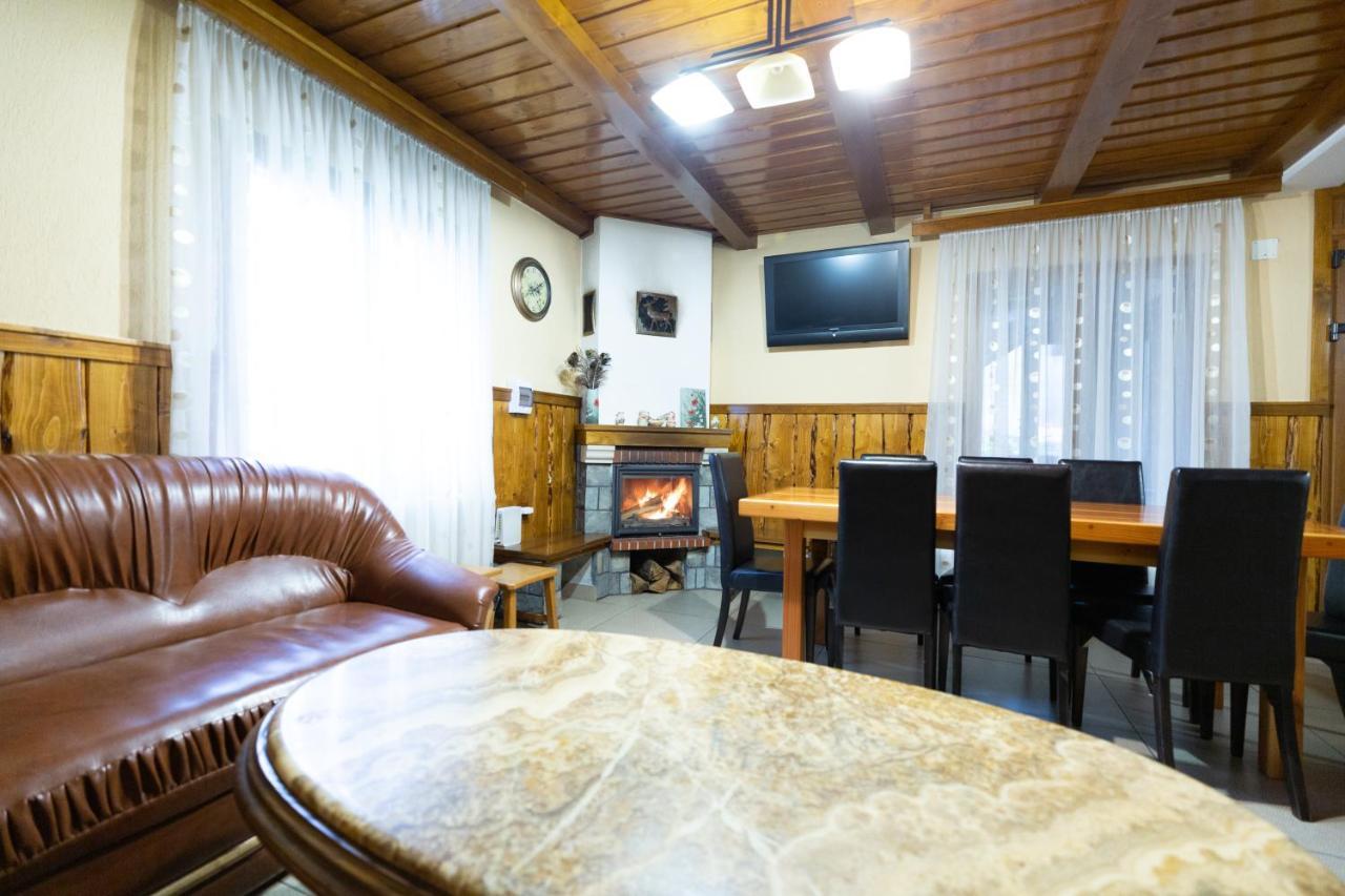Conacul de sub munte Villa Novaci-Străini Exterior foto