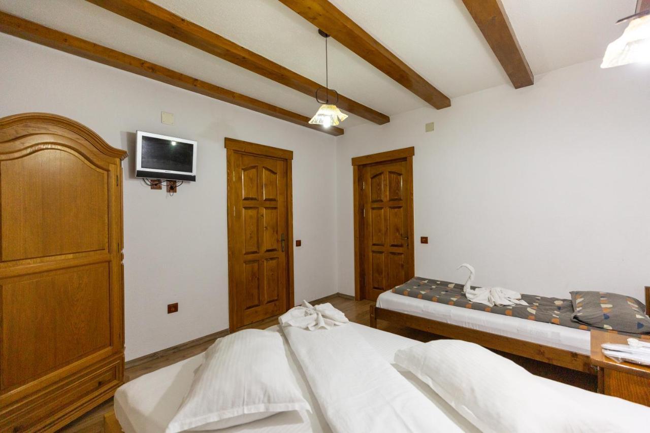 Conacul de sub munte Villa Novaci-Străini Exterior foto