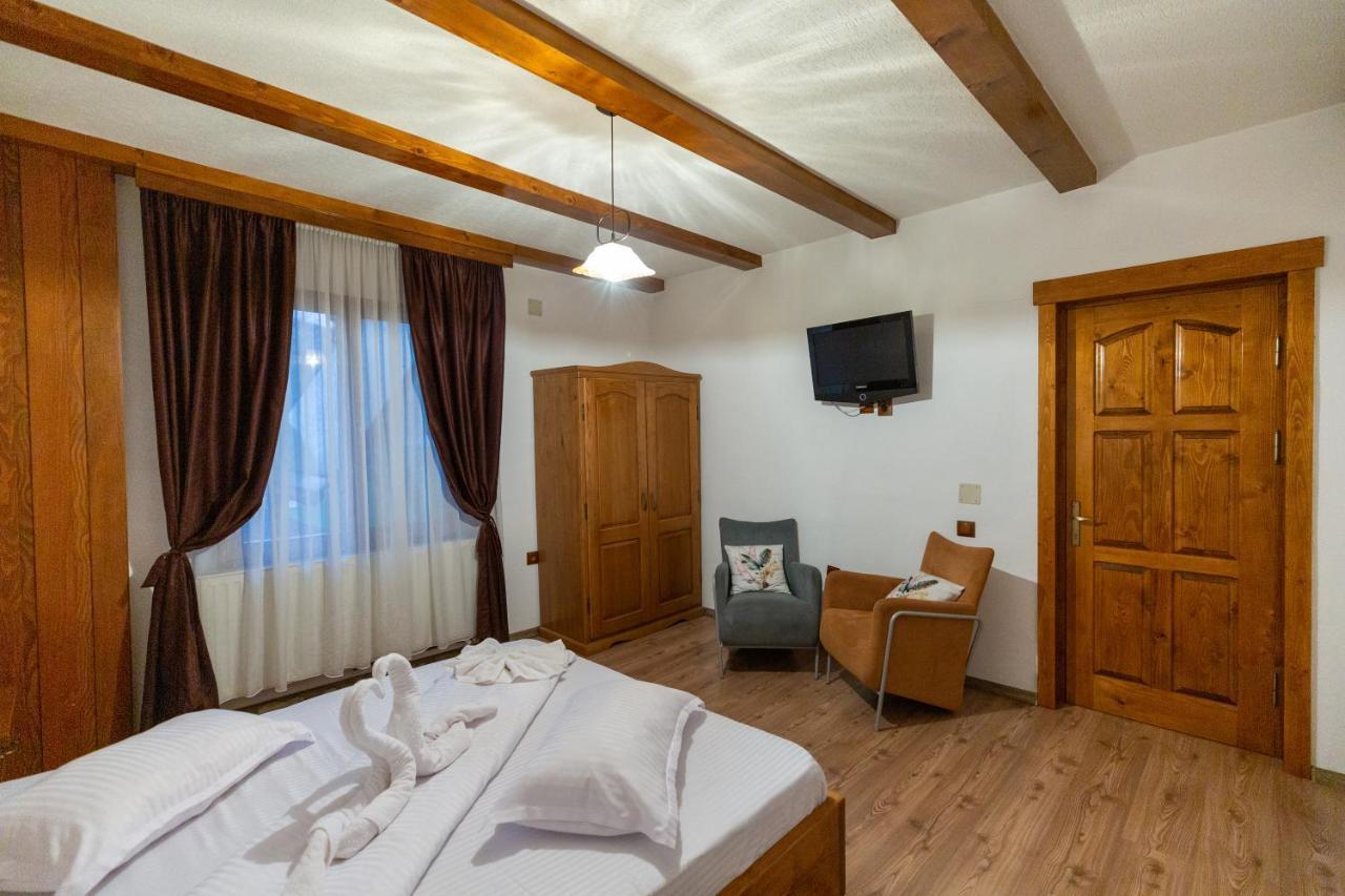 Conacul de sub munte Villa Novaci-Străini Exterior foto