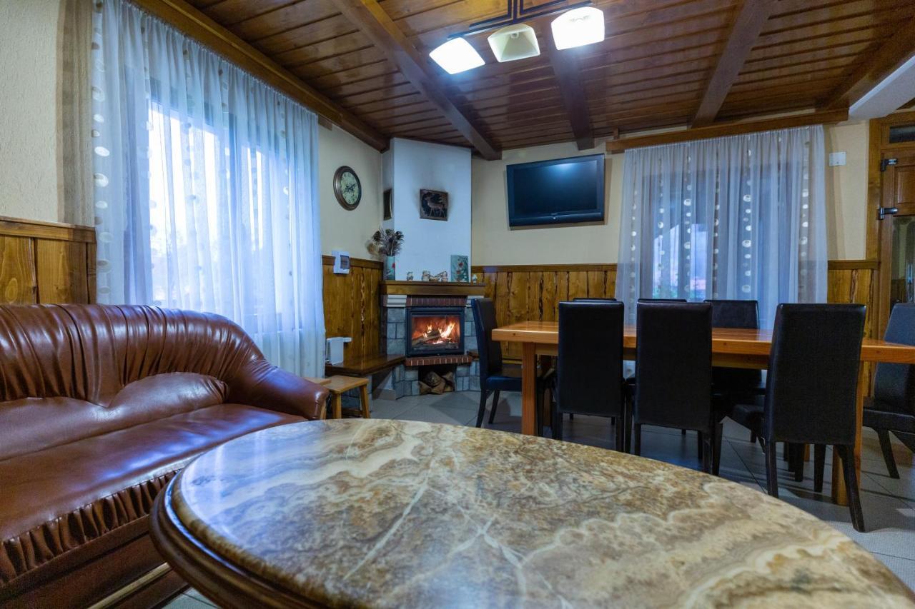 Conacul de sub munte Villa Novaci-Străini Exterior foto