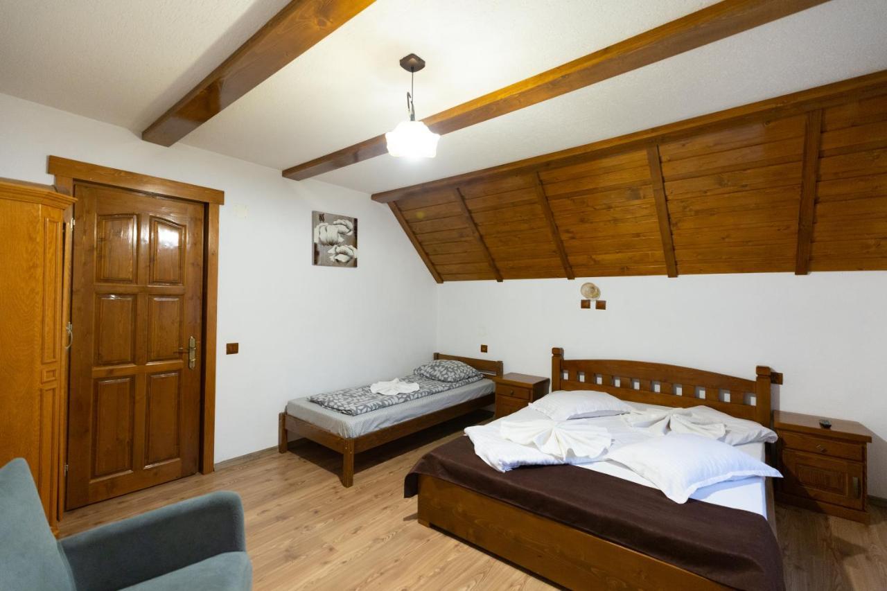 Conacul de sub munte Villa Novaci-Străini Exterior foto