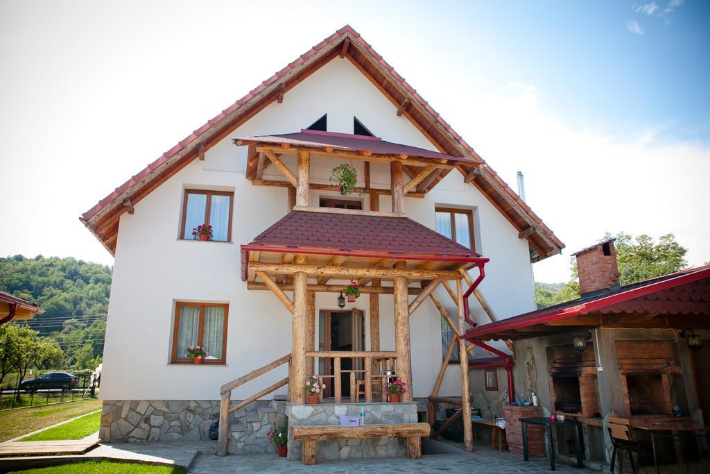 Conacul de sub munte Villa Novaci-Străini Exterior foto