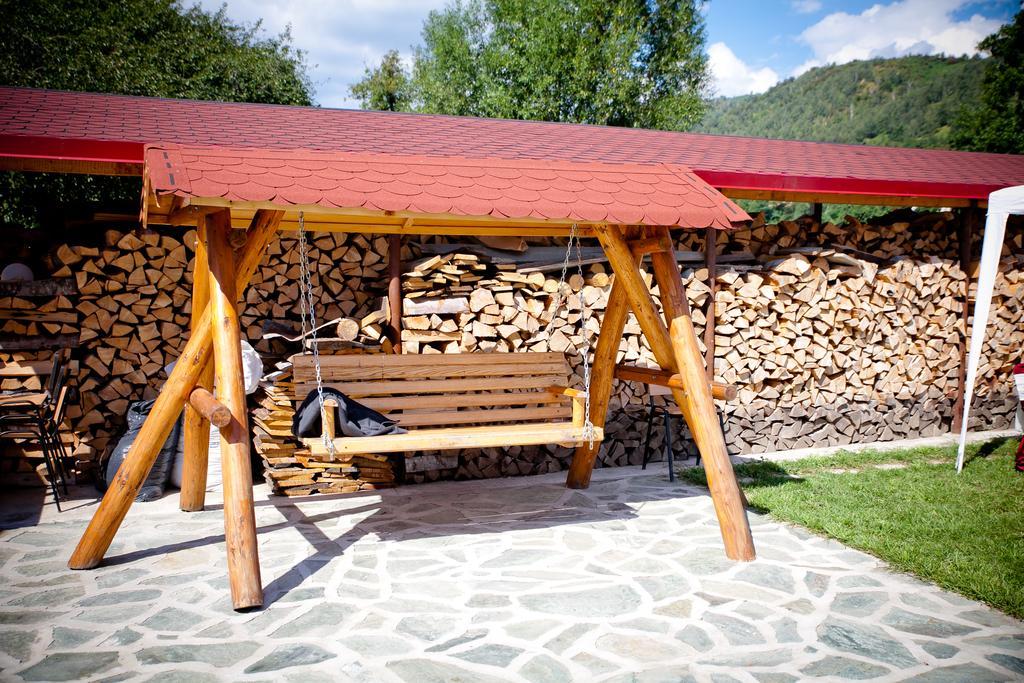 Conacul de sub munte Villa Novaci-Străini Exterior foto