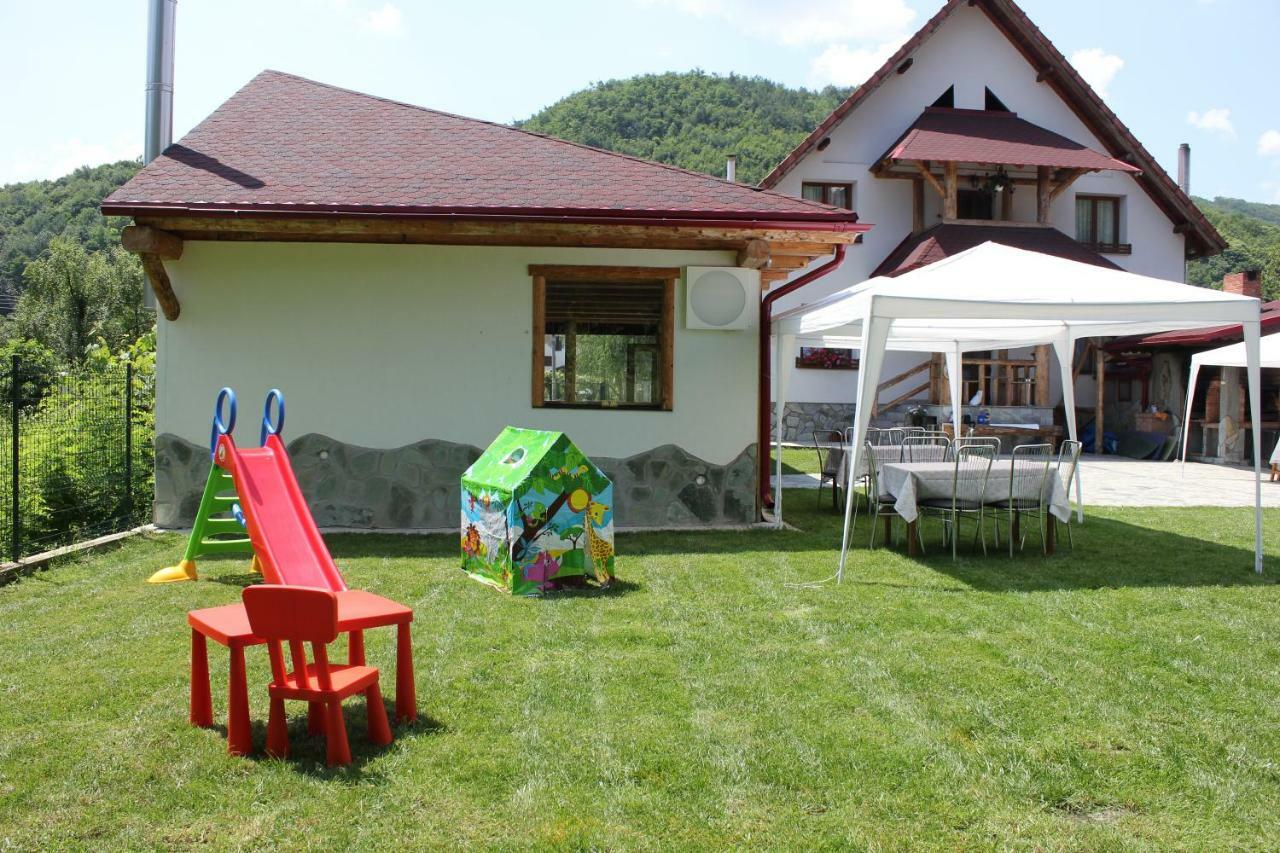 Conacul de sub munte Villa Novaci-Străini Exterior foto